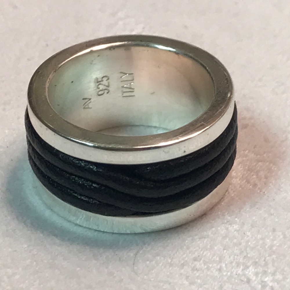 Silver and leather ring - Picture 1 of 4